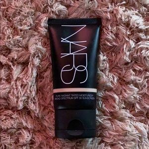 NARS tinted moisturizer in Findland / Light 1